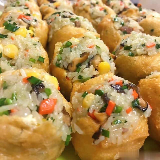  p>糯米酿油豆腐是以 a target="_blank" href="/item/糯米/118479"