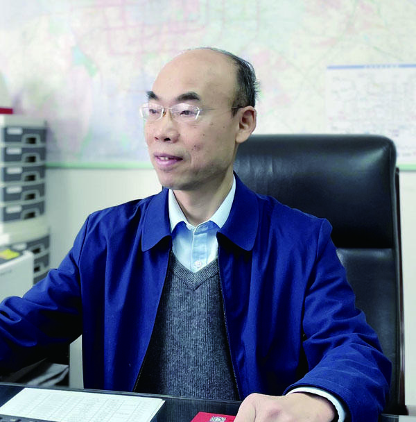  p data-id="gnx30t2qng">万东华,高级统计师,现任 a target="_blank"
