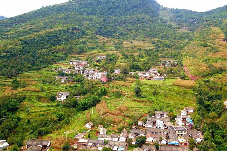 href="/item/塆子村">塆子村 /a>位于贵州省金沙县木孔乡,由一个贫穷