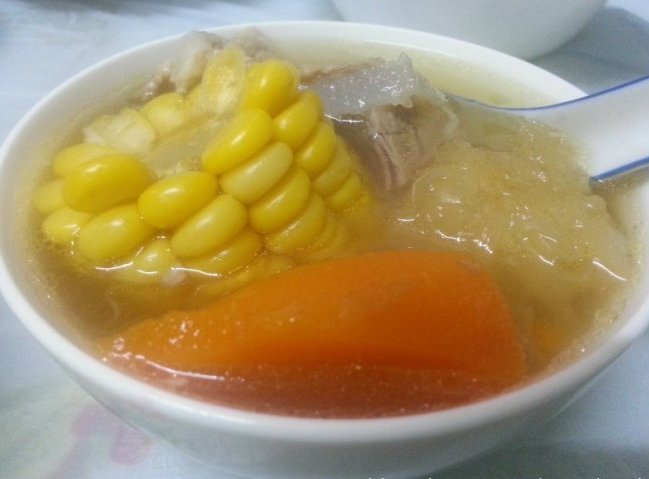 粟米雪耳红萝卜汤