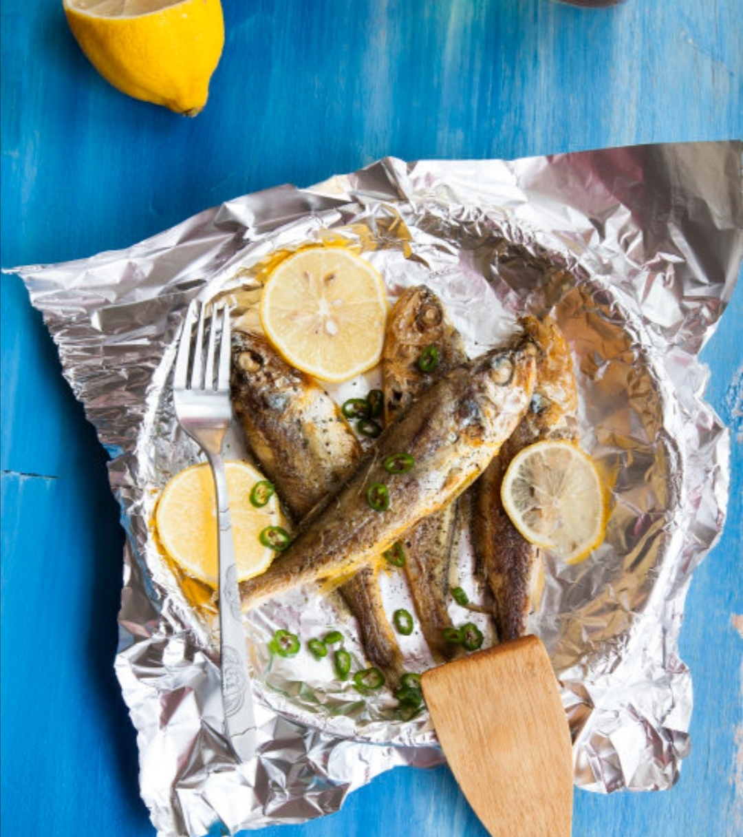 原料是小海鱼, a target="_blank" href="/item/柠檬/1067" data