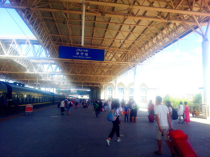 伊宁站