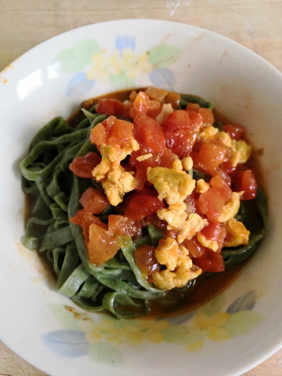 菠菜西红柿宽面