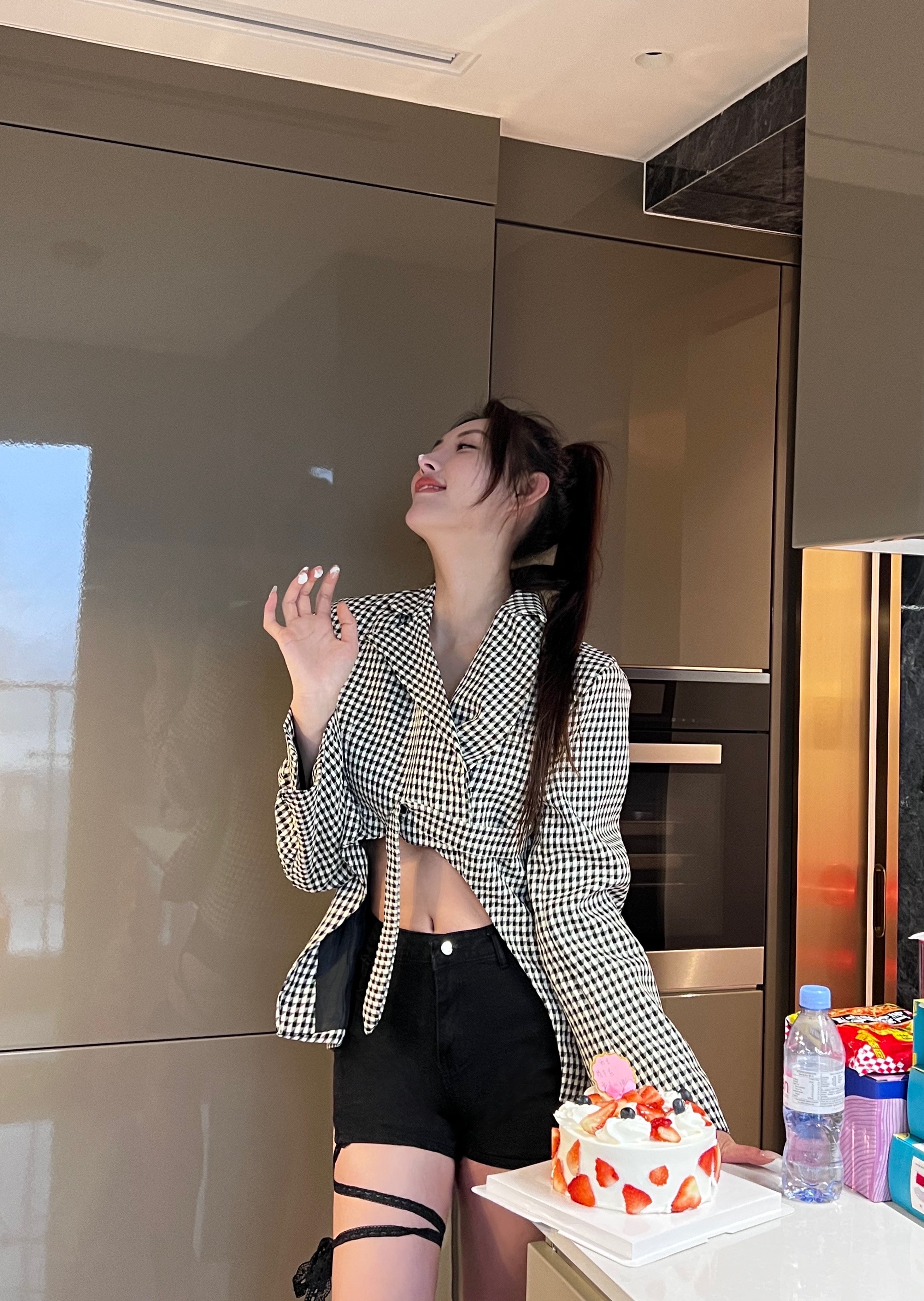  p>王语会,女,安徽人,网红车模,快手抖音网络达人.