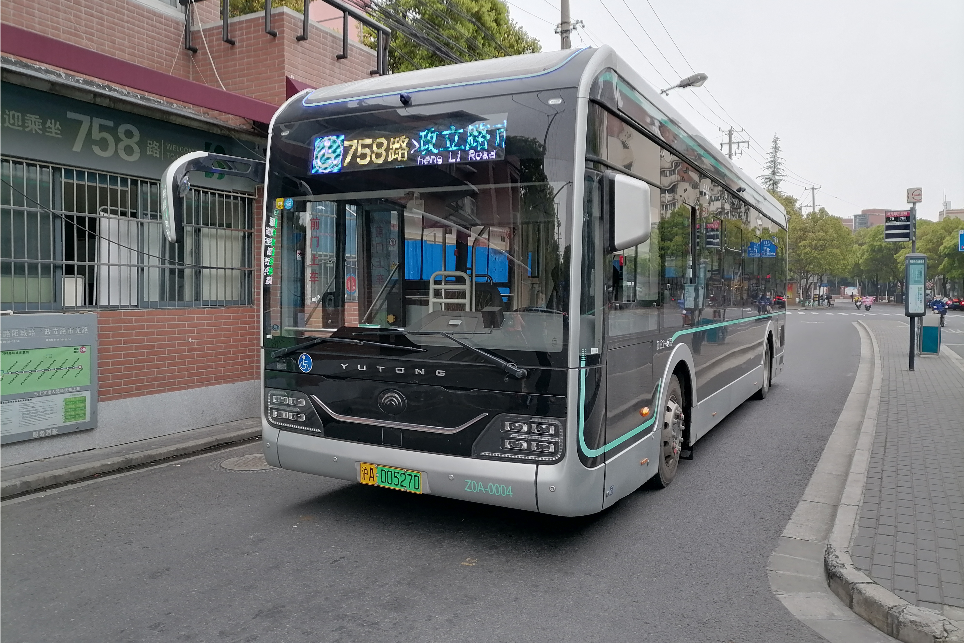  p data-id="gnzve6swqv">上海公交758路是一条公交路线,所属公司是