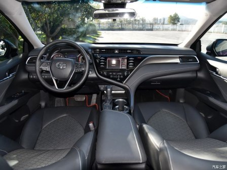 第八代凯美瑞内饰