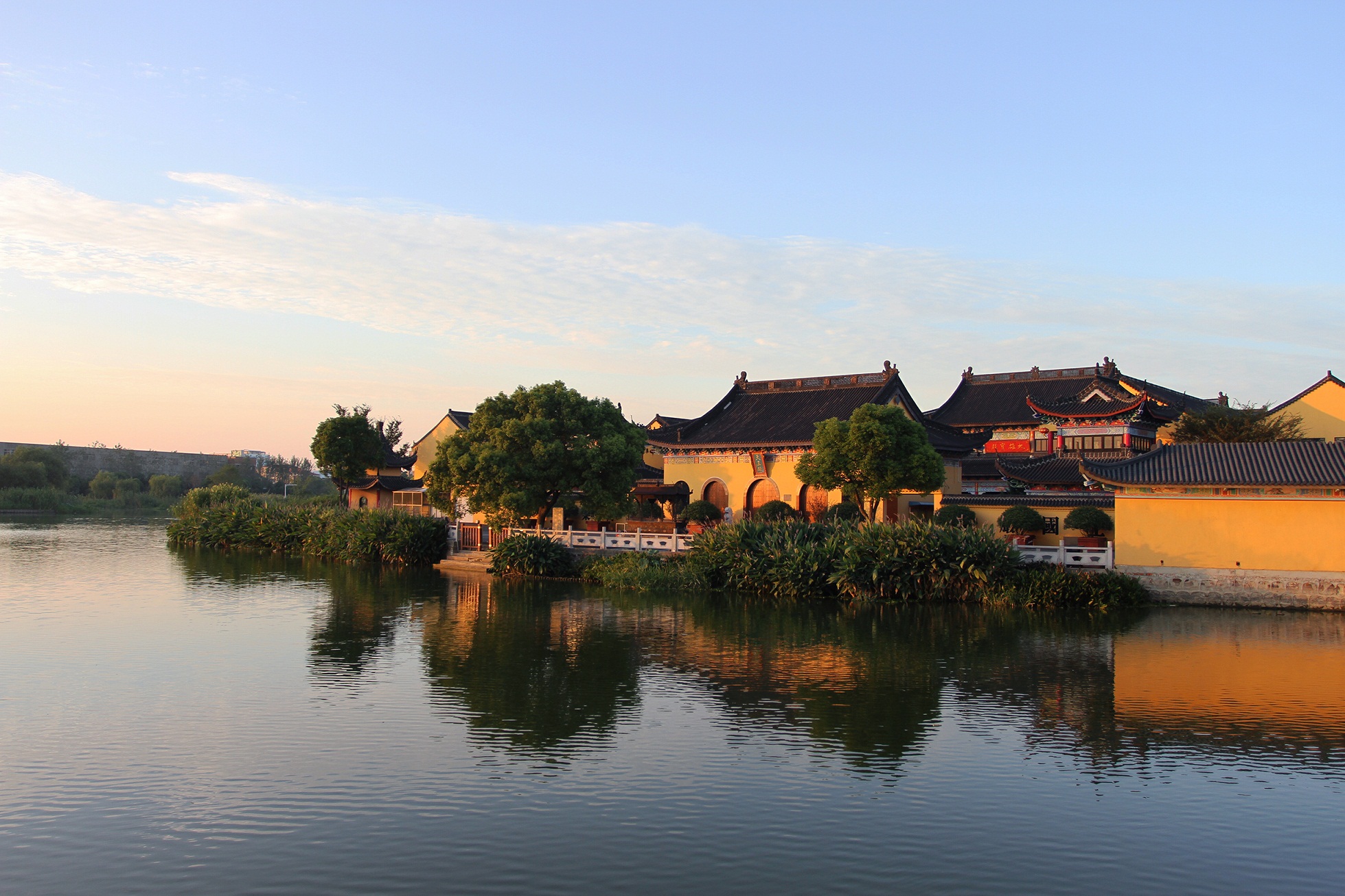 座:分别为宜兴潮音寺,天津潮音寺和海南潮音寺,以宜兴芳桥潮音寺建寺