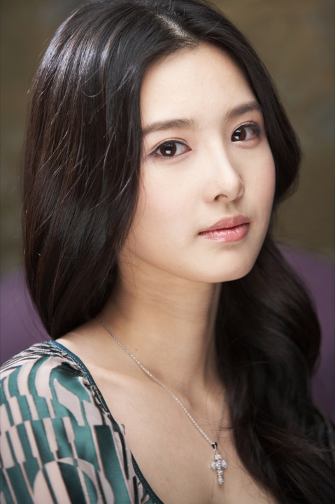  p data-id="gncmzq2ui5">金釉利(kim yuri)