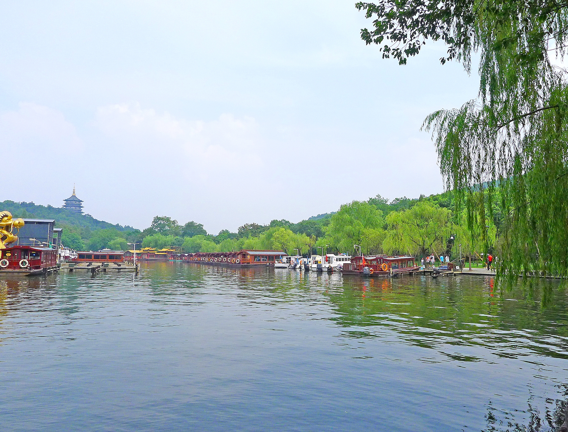  p data-id="gnzlggfl31">苏堤,旧称 a target="_blank" href="/item