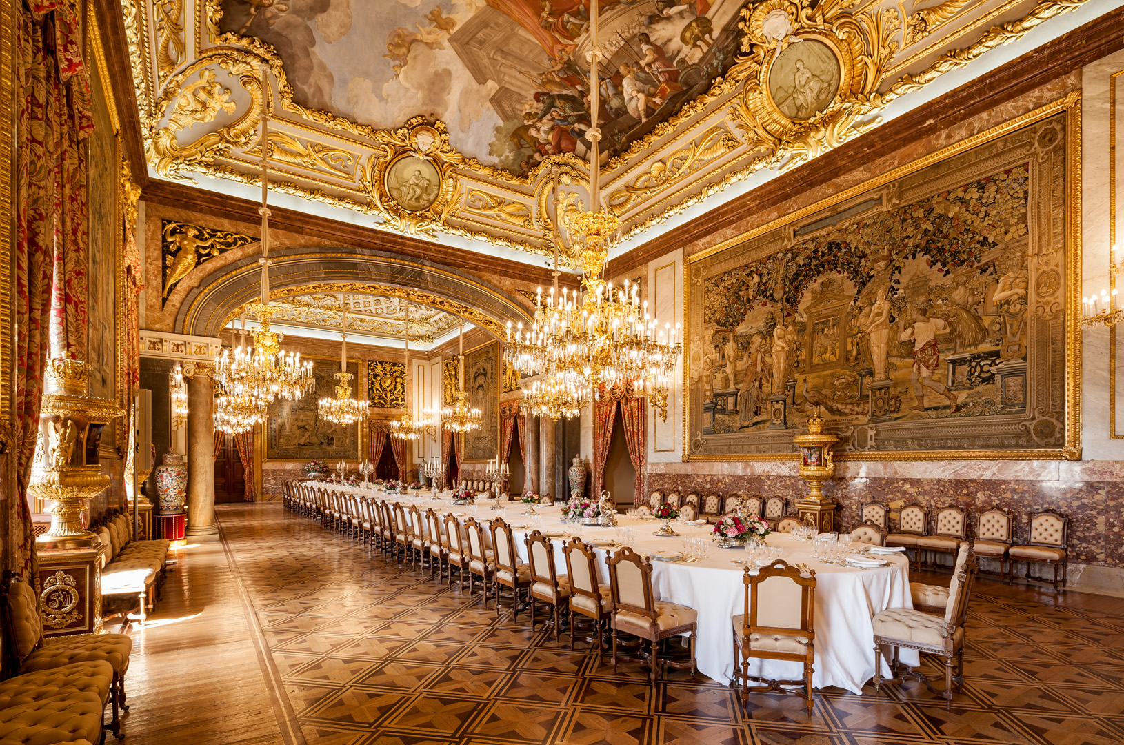  p>马德里皇宫(palacio real de madrid)是仅次于 a href="#" data