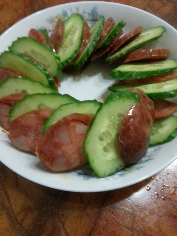  p data-id="gn72qif1u8">朱玉含翠是一道美食,制作原料主要有黄瓜