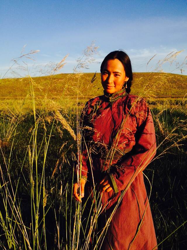  p>本名乌兰其其格,出生于内蒙古锡盟东乌珠穆沁旗,身高1.