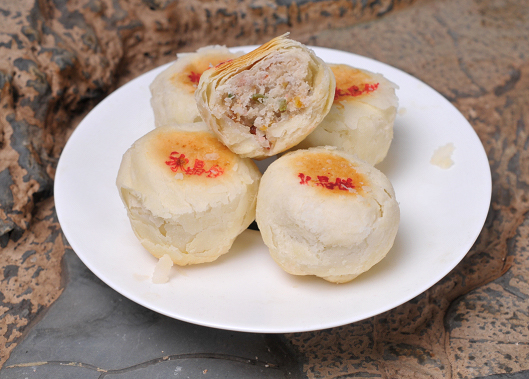  p>驰名中外的"德懋恭水晶饼"是陕西地区传统美食之一, a target="