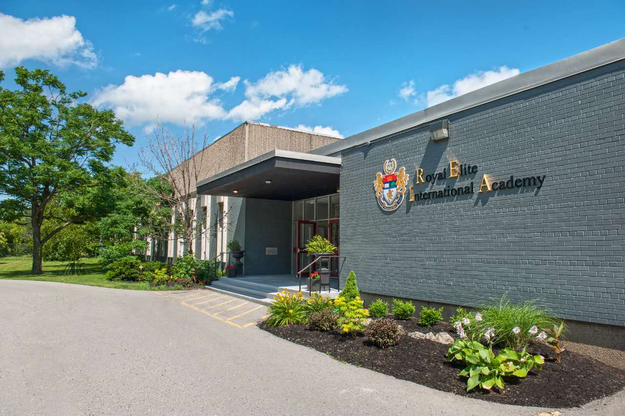 加拿大皇家精英中学