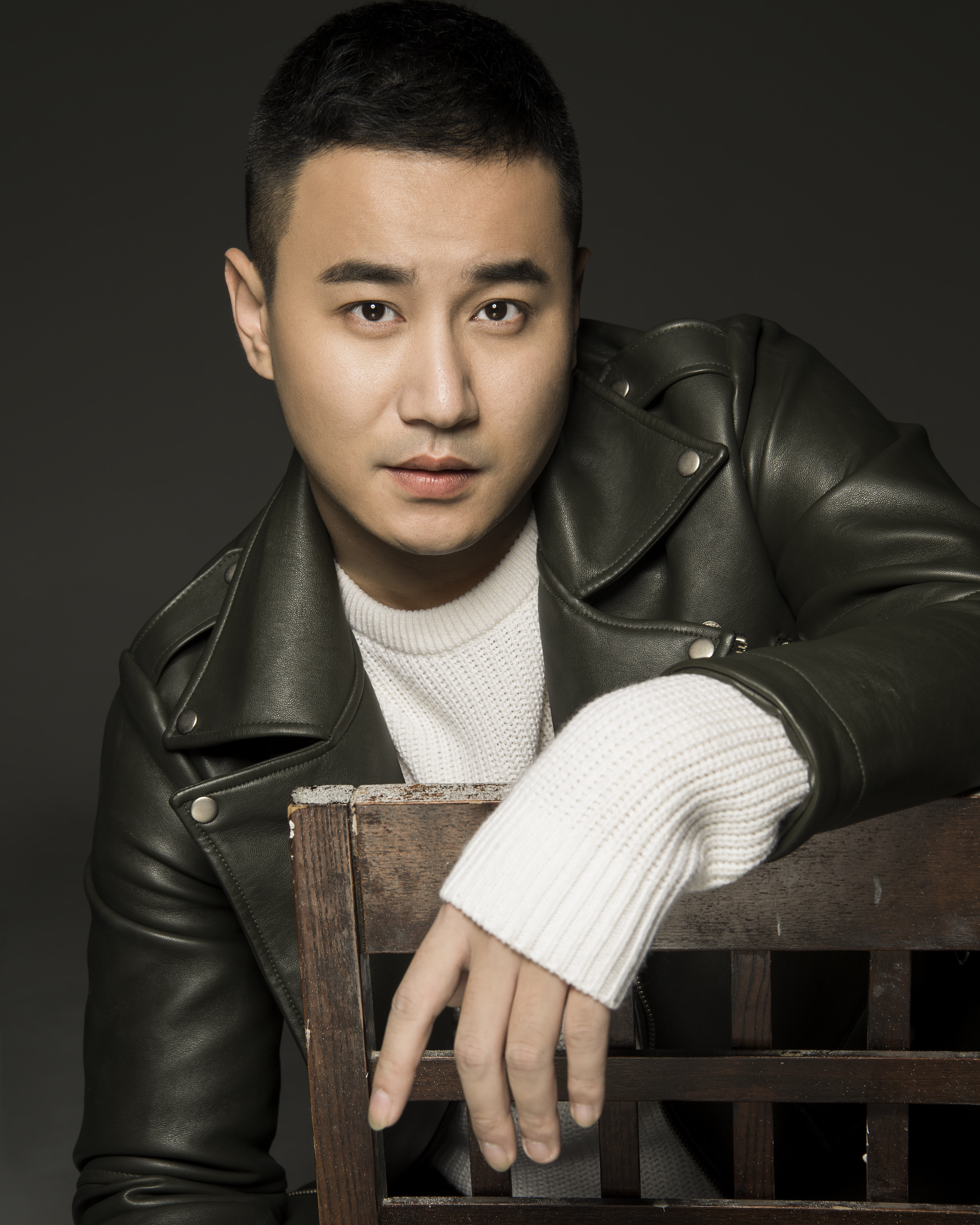  p data-id="gnbzjxzj7m">程实,1985年10月10日出生于辽宁省抚顺市