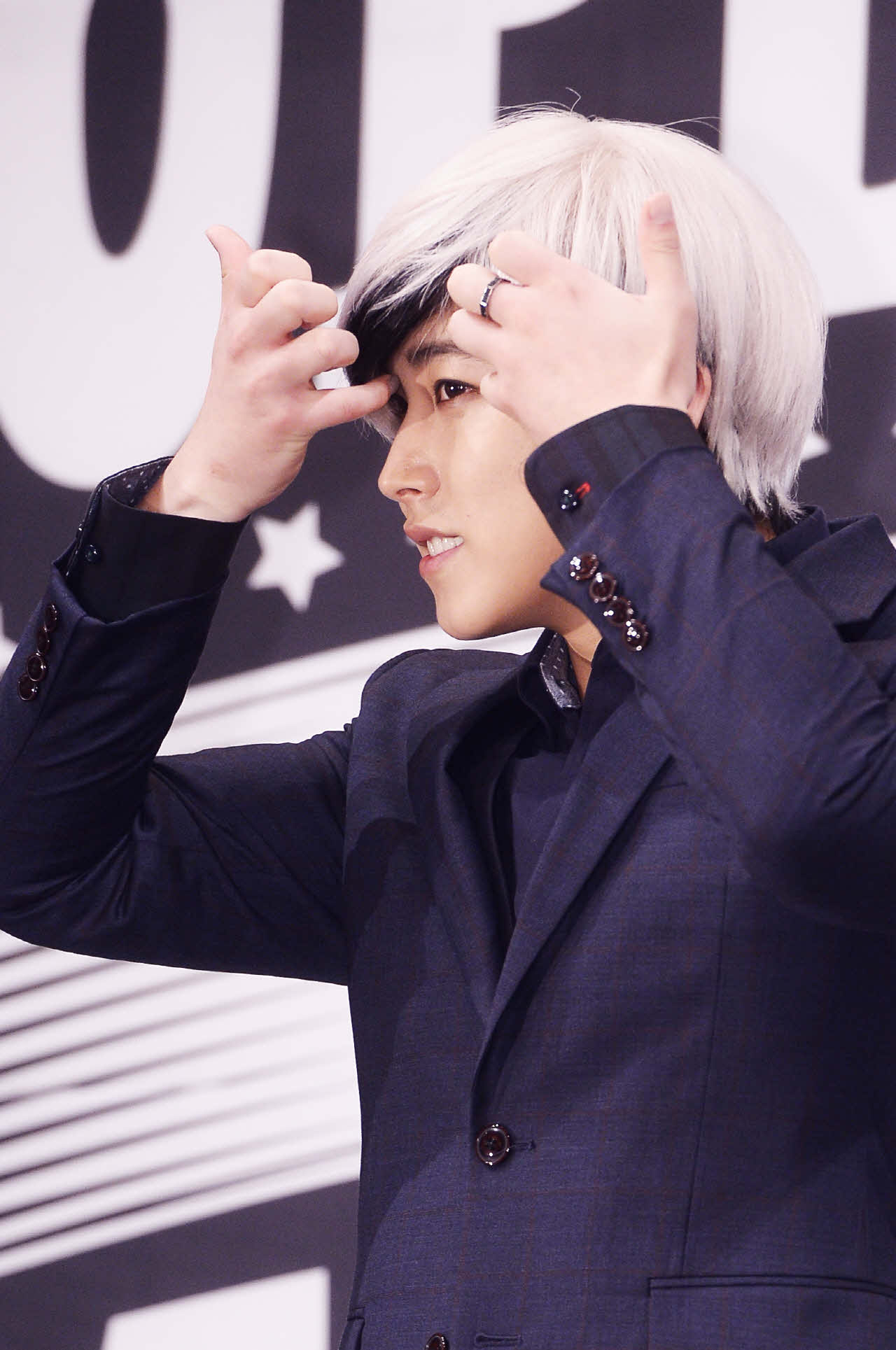 ,1986年1月1日出生于韩国京畿道高阳市,韩国歌手