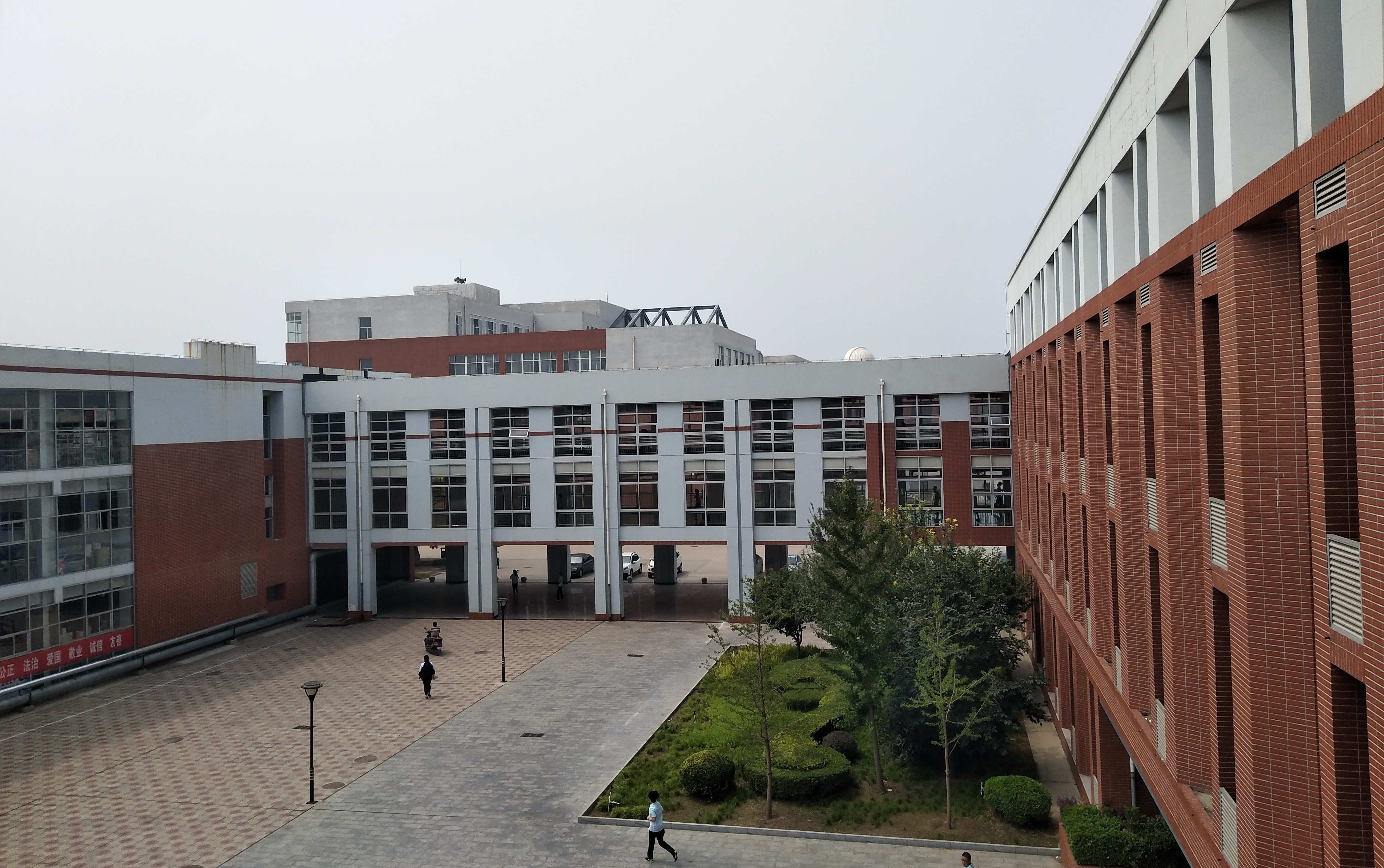 河北正定中学东校区