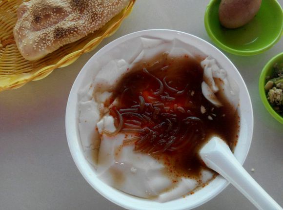 豆腐脑粉条又称豆腐脑子,苍山豆腐脑,兰陵豆腐脑