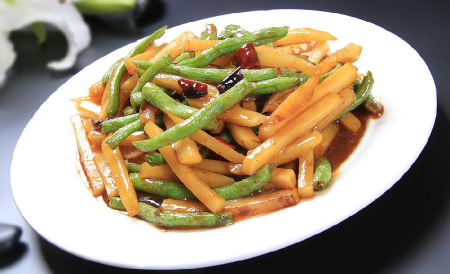土豆肉泥炒豇豆