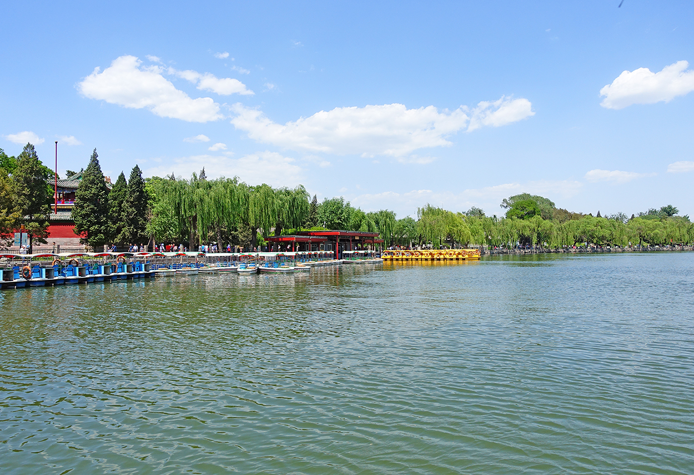  p>北海公园是我国古典园林的瑰宝,从金大定六年(公元1166年)开始,历