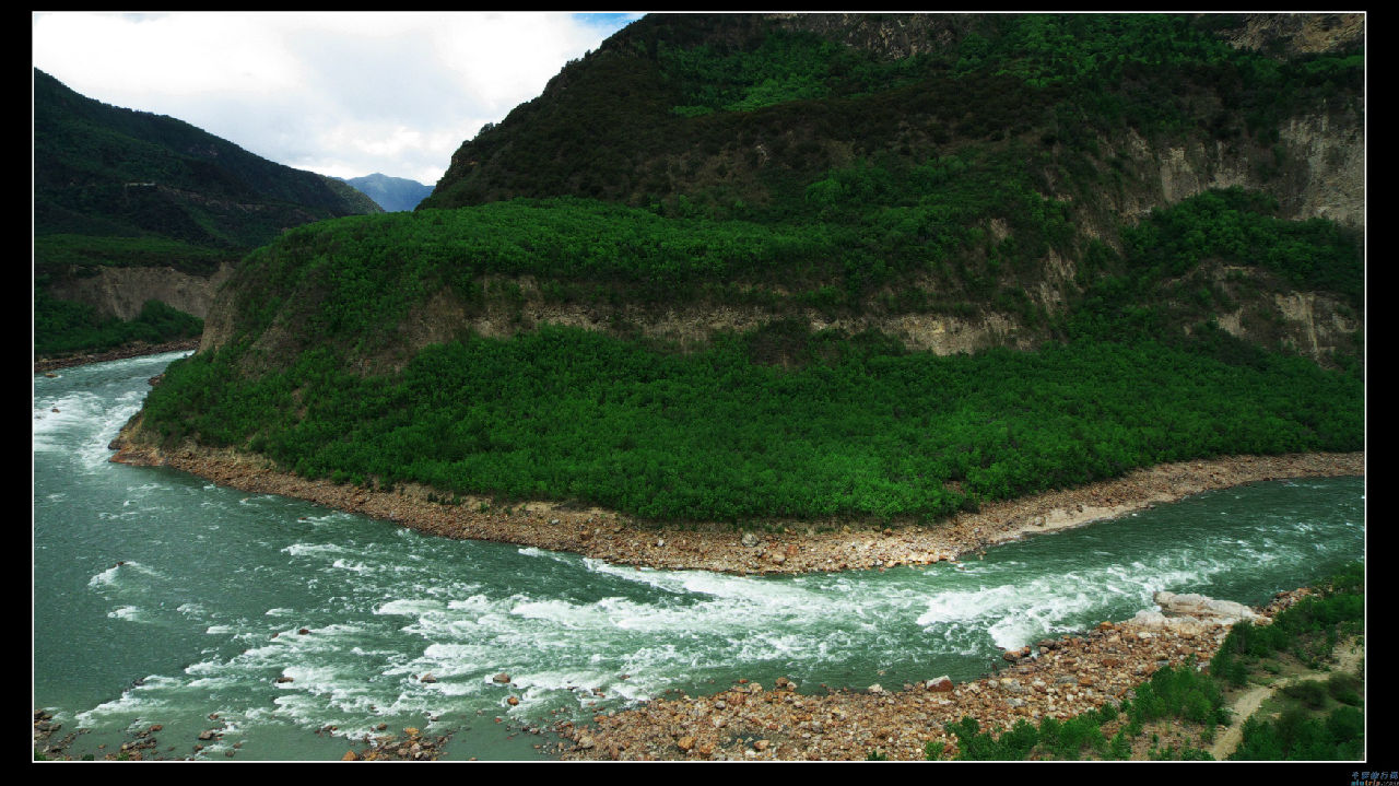  p>印度南部河流.源出东高止山,上游称为默杰贡德河.
