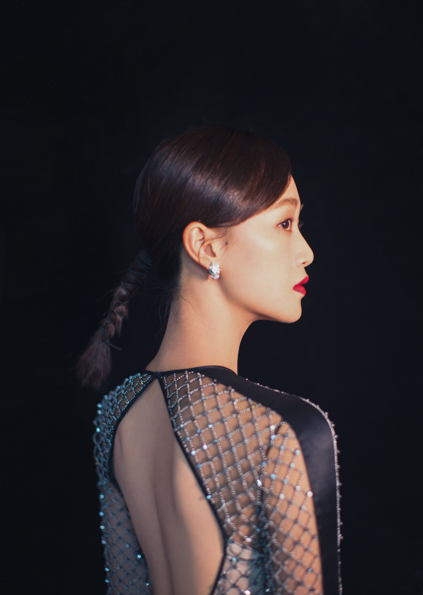 出生于上海,毕业于中央戏剧学院08级表演系本科班,中国内地影视女演员