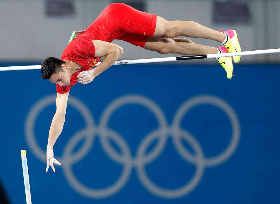 姚捷,男,中国国籍,汉族,出生于1990年9月21日,中国男子撑竿跳高运动员