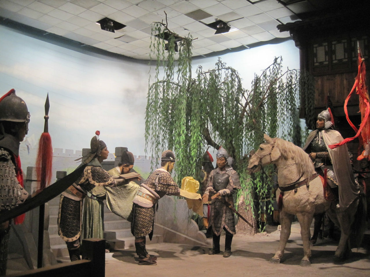  p>北京十三陵明皇蜡像宫(简称明皇宫)于1994年8月开业,是展示中国