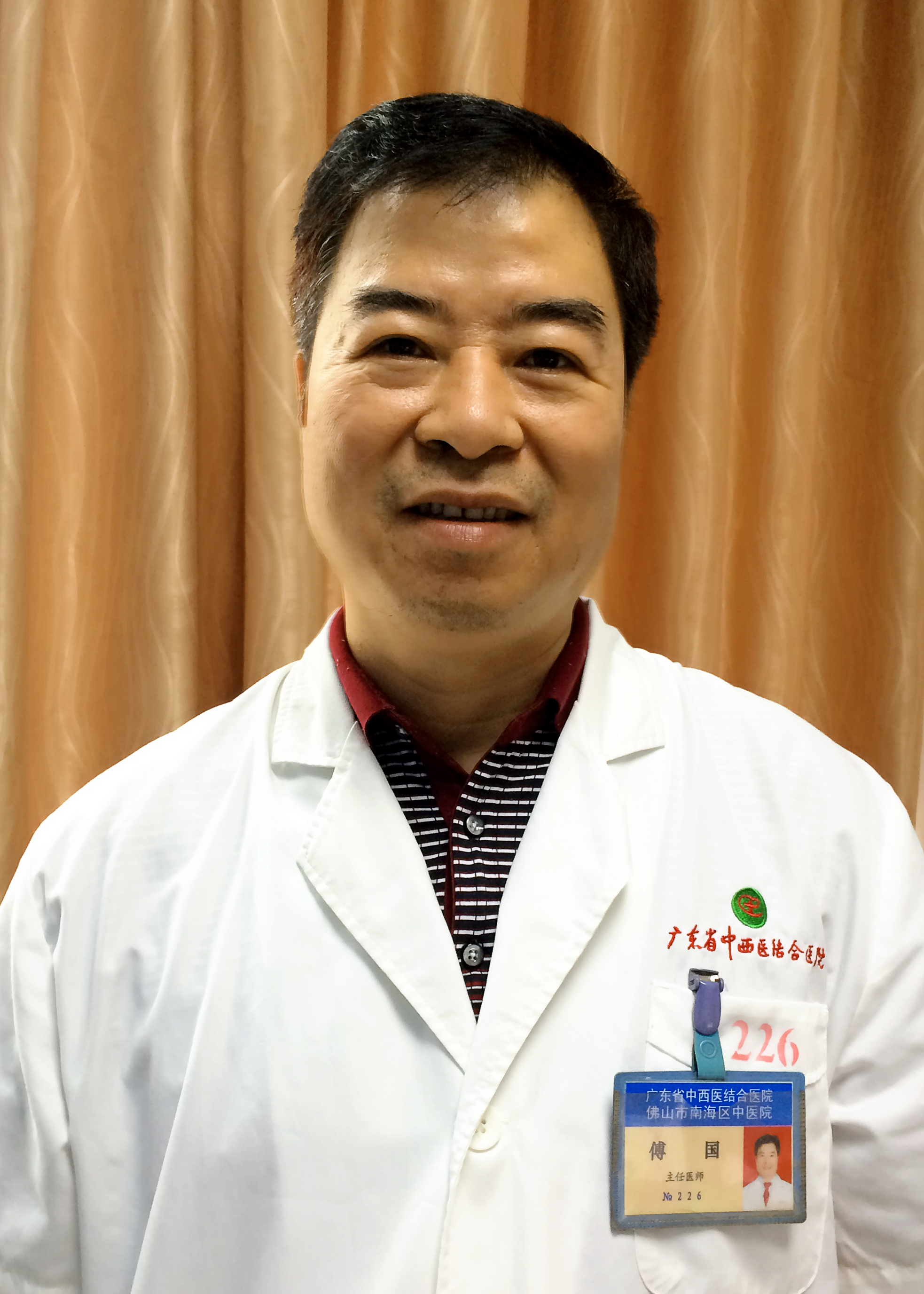 外科工作,擅长于治疗颈部疾病:如各种甲状腺疾病(甲瘤,囊肿,甲亢等)