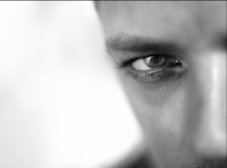  p>乔尔·金纳曼 i>(joel kinnaman) /i>,1979年11月25日出生于瑞典斯