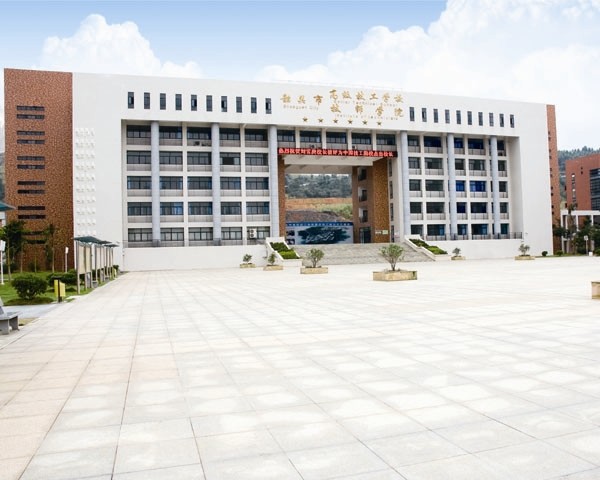 target="_blank" href="/item/韶关市高级技工学校/10770364" data