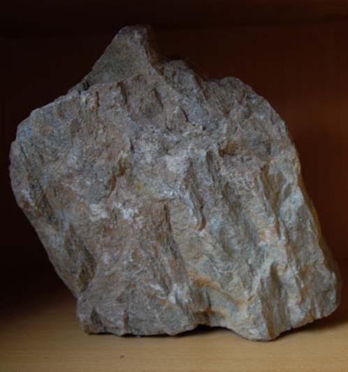  p>长石石英岩为混生矿物,产于彭阳,储量丰富,应用该原料代替部分长石