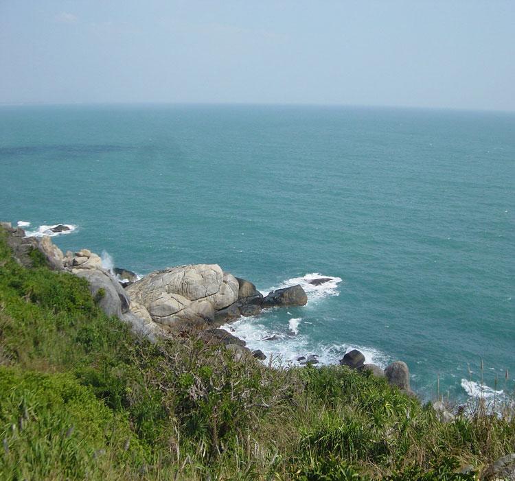  p>金龟探海是位于三亚市北部的海棠湾内 a target="_blank" href="