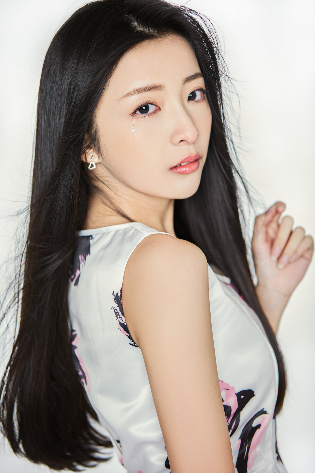 1992年6月6日出生于江苏省扬州市,中国内地女演员,主持人,毕业于中国