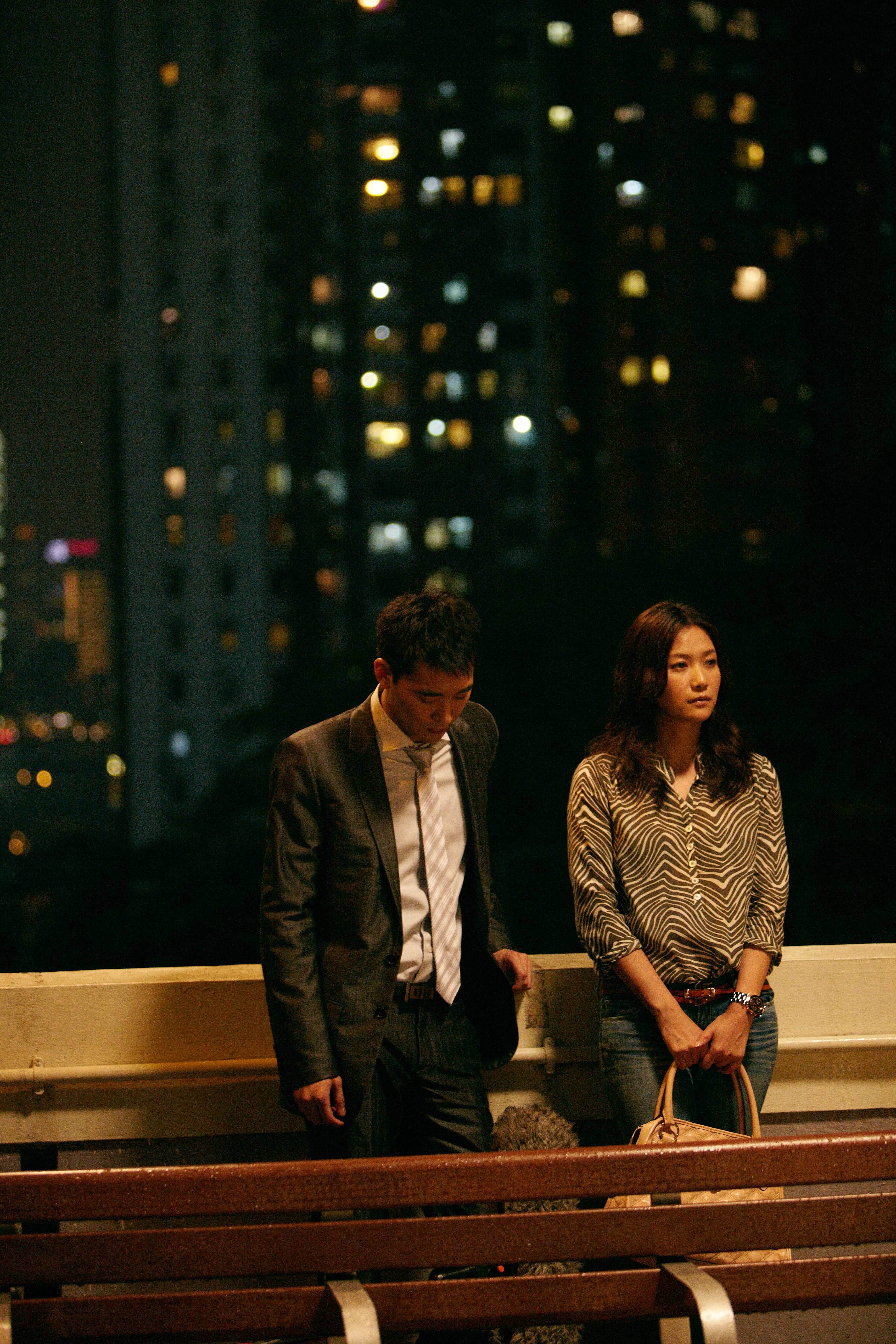  p>《亲密敌人》是徐静蕾导演,徐静蕾,黄立行联合主演的电影.