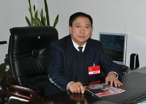 1982年8月参加工作,大学学历,现任逊克县人大常委会副主任,党组副书记