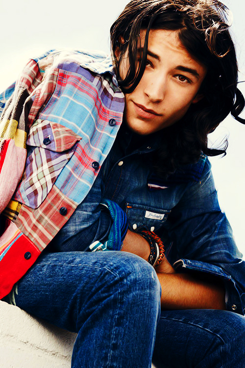  p>埃兹拉·米勒(ezra miller),1992年9月30日出生于美国 a target="