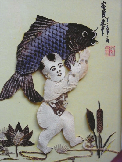  p data-id="gnbtqbqp1w">鱼皮画是赫哲族特有的艺术品.