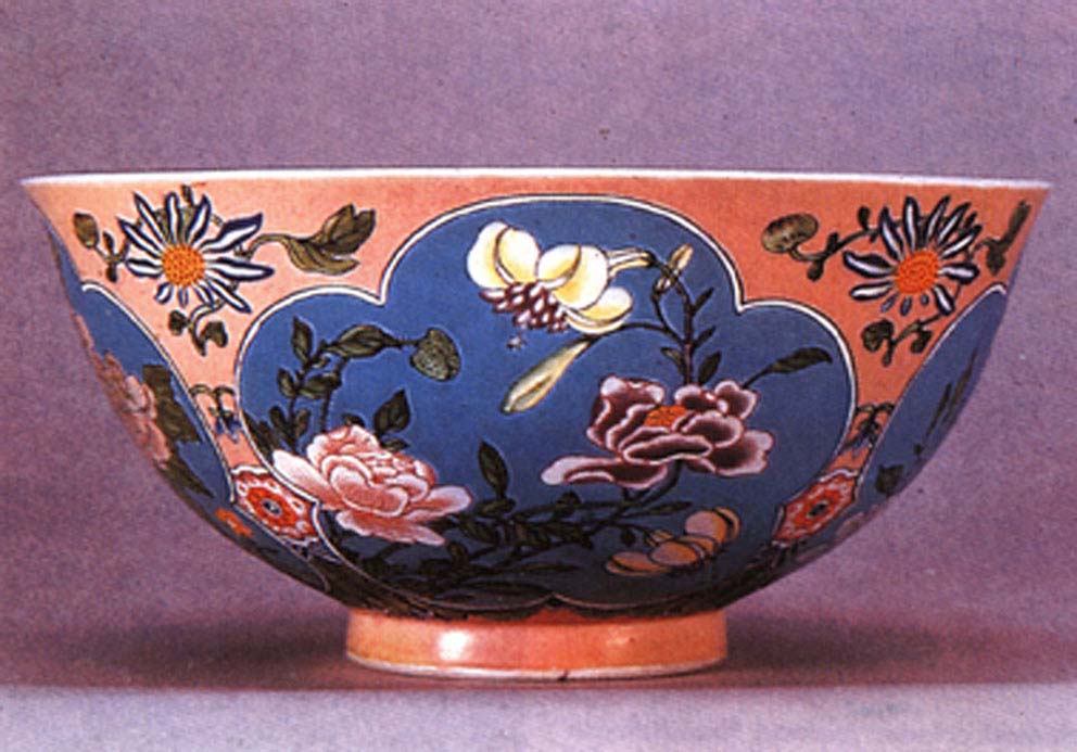  p>彩瓷亦称"彩绘瓷"(painted china),汉族传统名瓷之一.