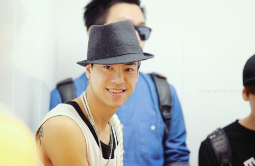 年4月8日推出的男子组合,由金成九,白明翰,任煐俊,alex四名成员组成