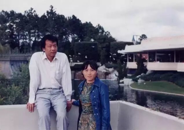 王小波20周年祭：斯人已逝，而自由主义精神永存_百科TA说