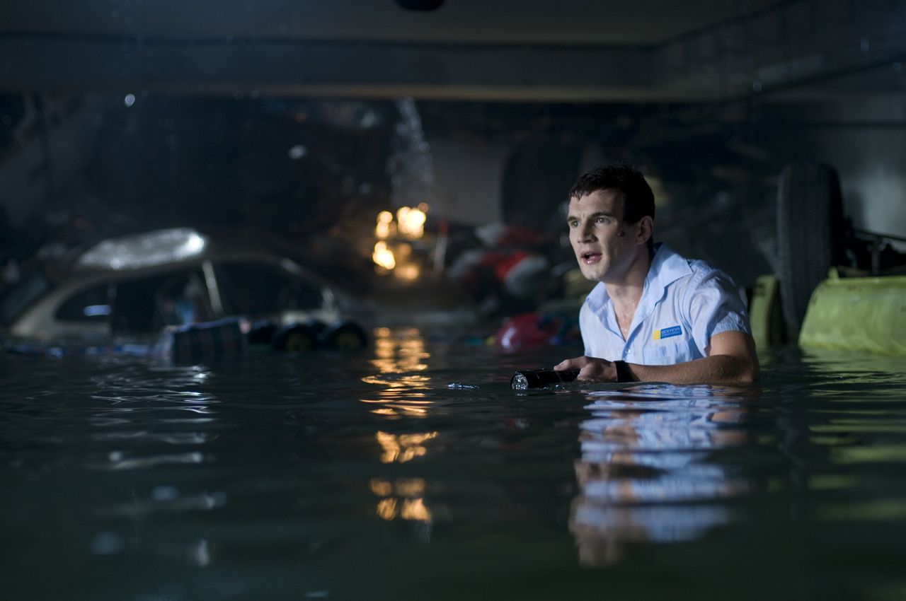  p>《大海啸之鲨口逃生》是由云南电影集团有限责任公司,北京光线影业