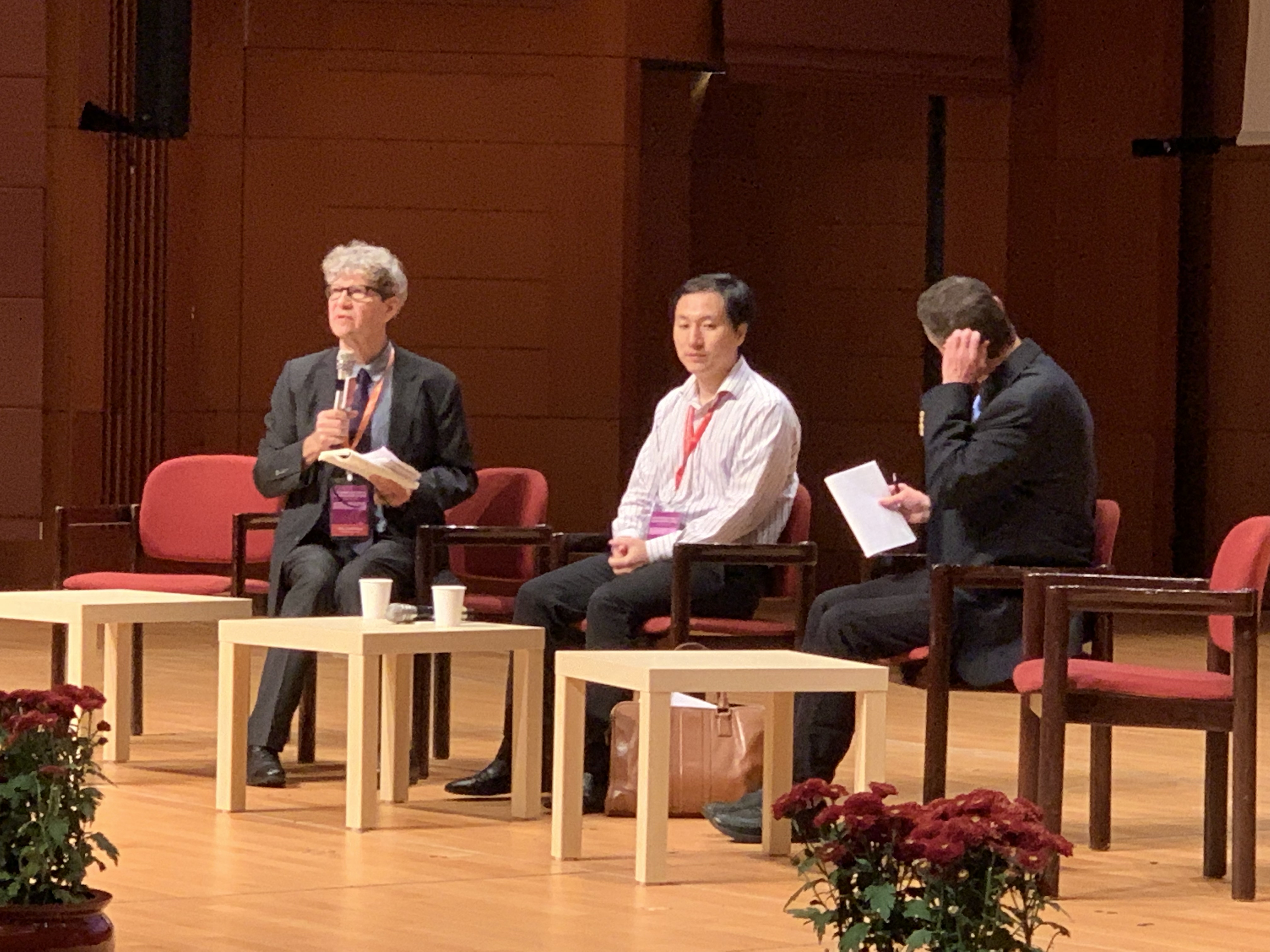 "基因编辑婴儿"事件