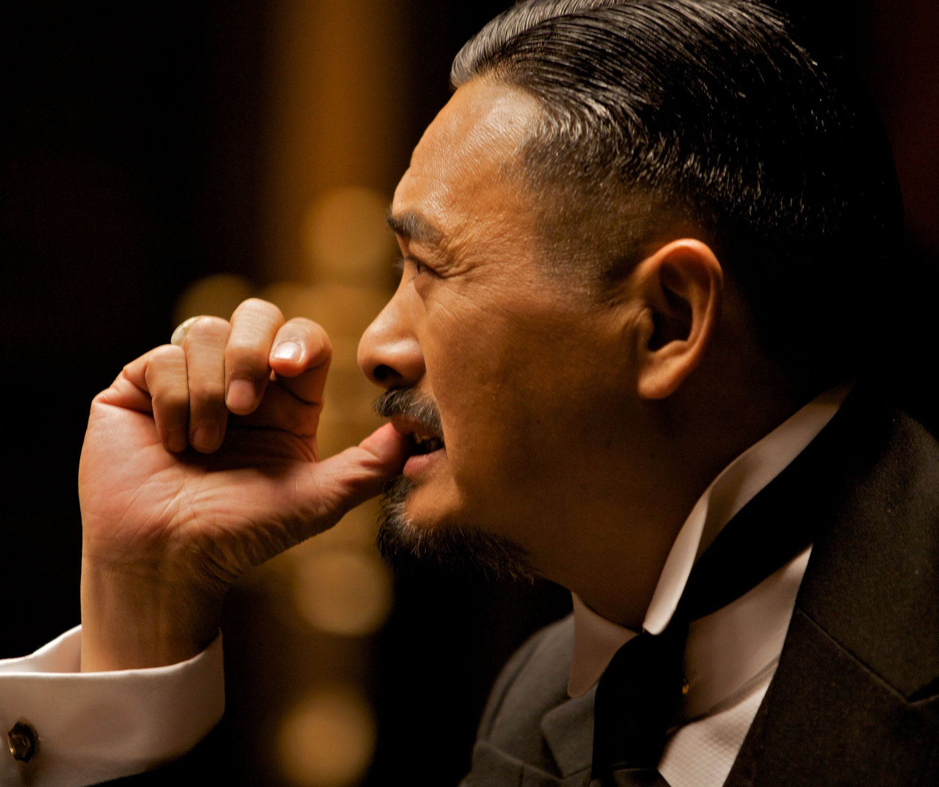  p>《让子弹飞》是由 a target="_blank" href="/item/姜文/1168186"