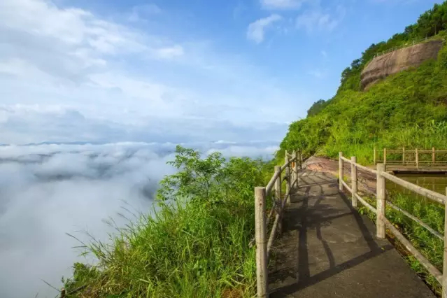  p>石表山,是广西 a target="_blank" href="/item/藤县">藤县 /a> a