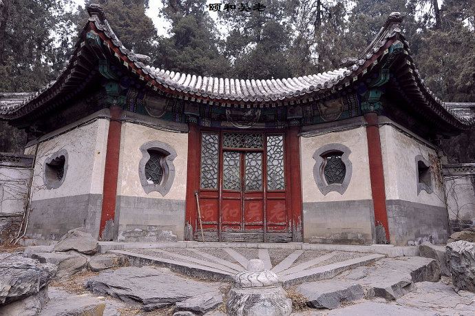 扬仁风是颐和园长廊邀月门北端的扇面殿