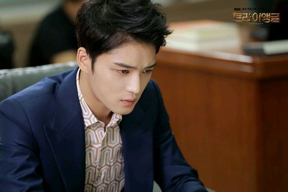  p>《triangle》是 a href="#">韩国mbc电视台 /a>自2014年5月5日起在