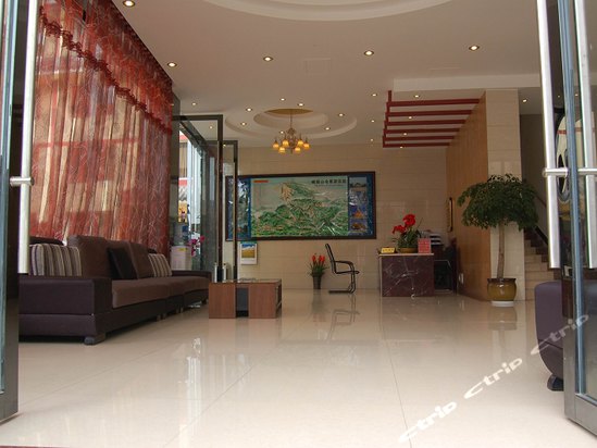  p>峨眉山悦宾酒店位于峨眉山报国寺国际度假区中央,紧邻 a target="