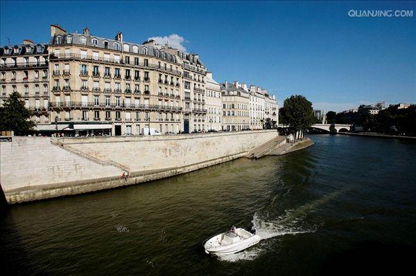  p data-id="gnx4f8atsf">塞纳河畔项目位于武汉中央活动区稀缺滨水