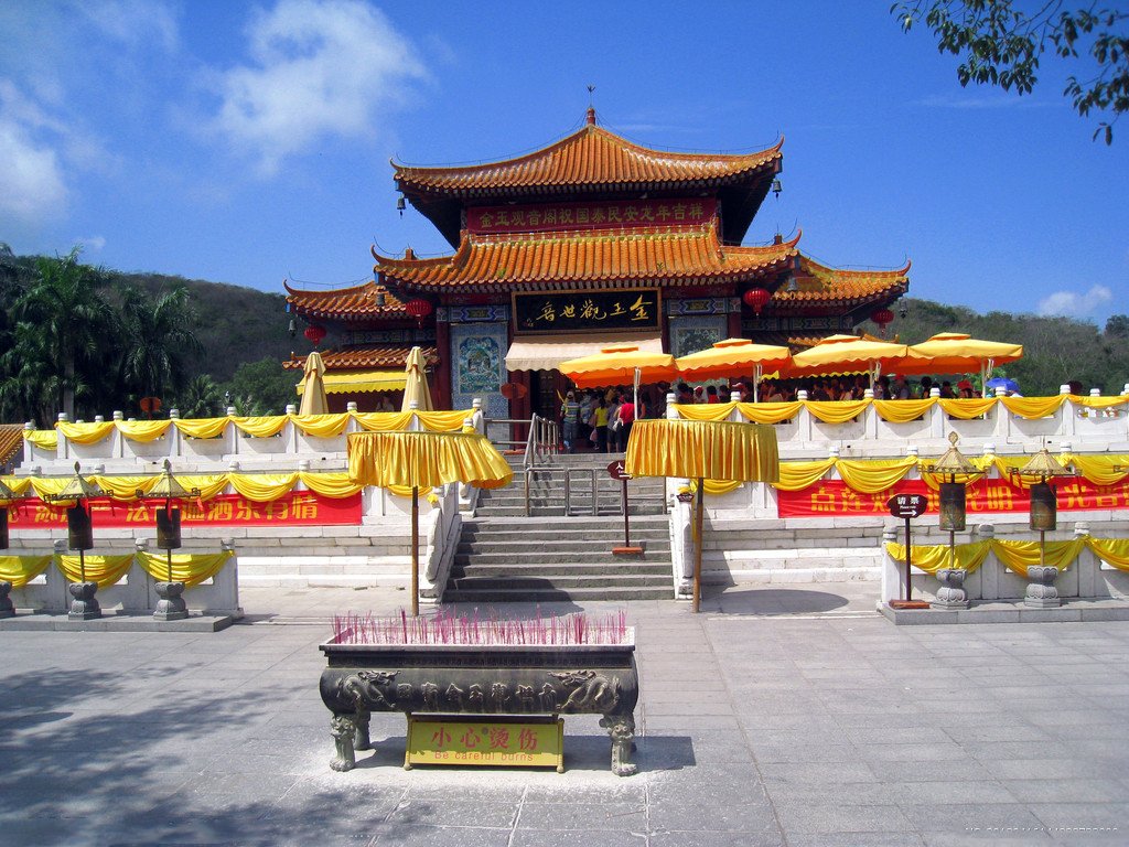 2eog7j6y">南山寺,位于 a target="_blank" href="/item/海南/13346"